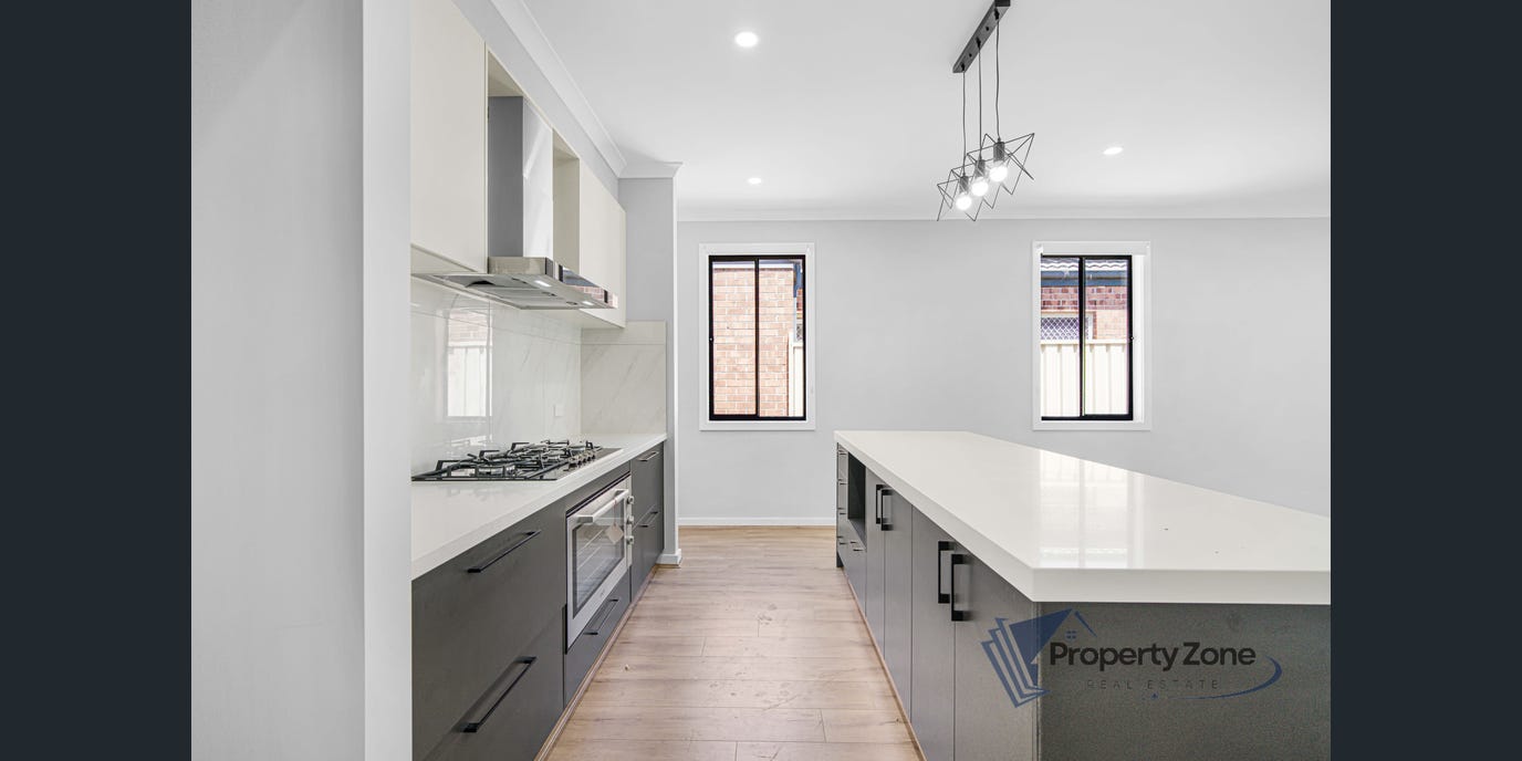 27 Riparian Way, Brookfield VIC 3338-12