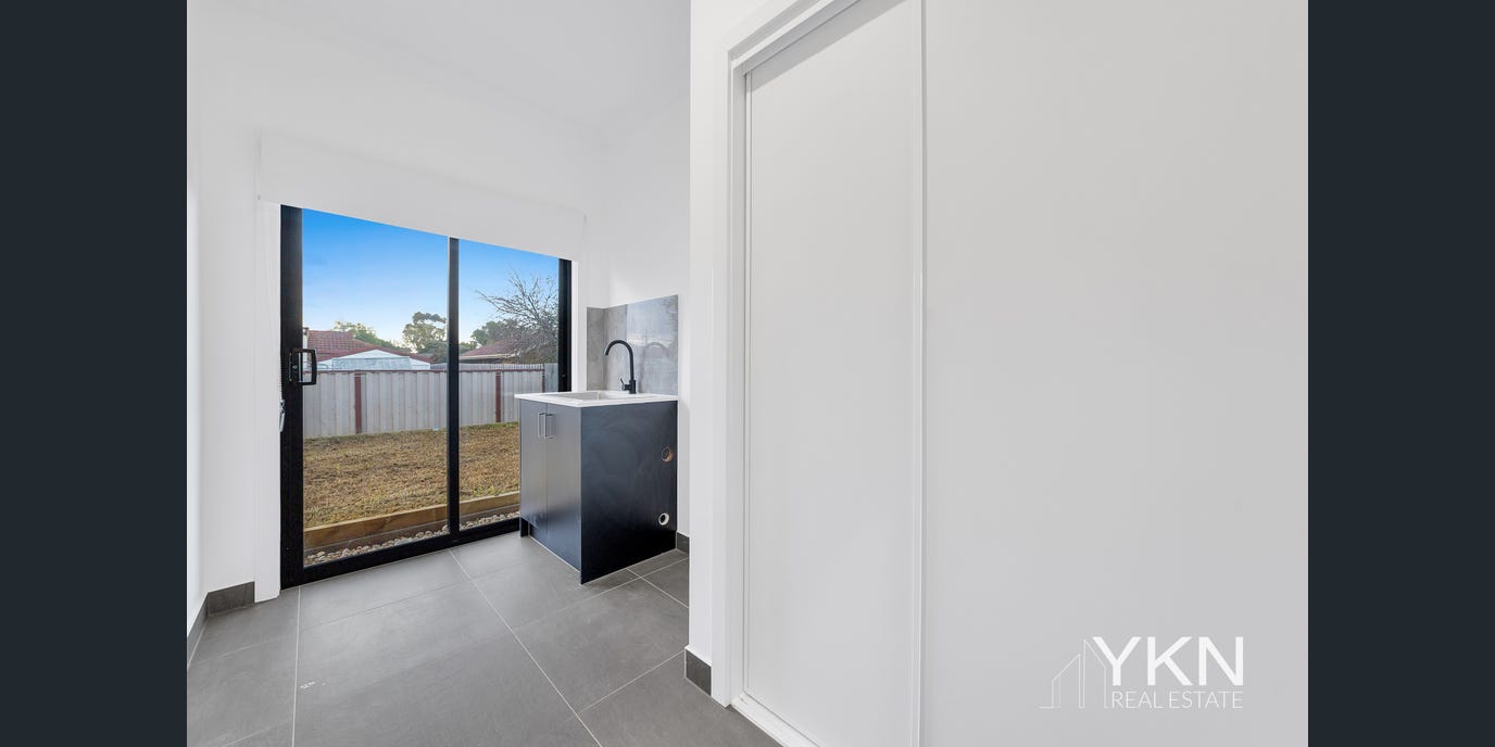 30 Antonio Drive, Melton South VIC 3338-10