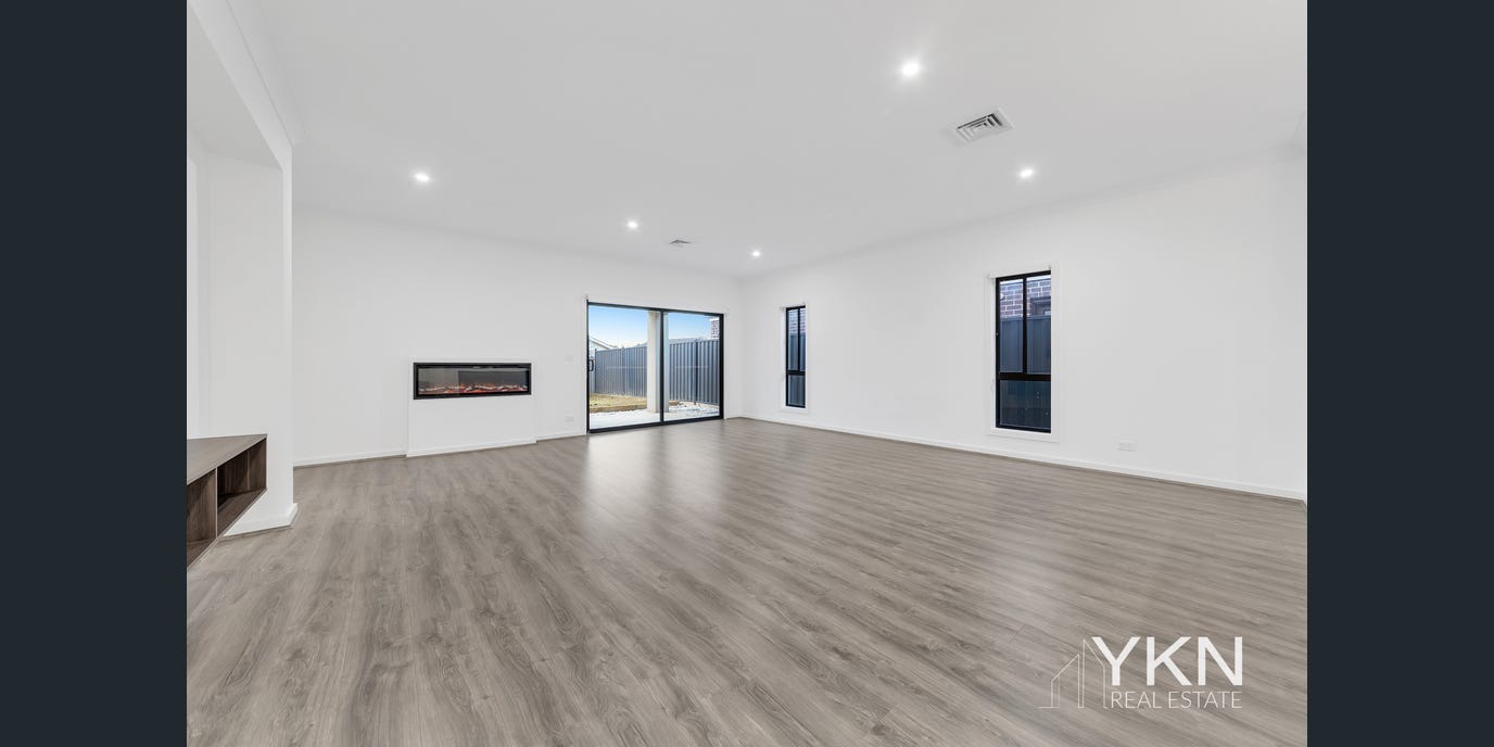 30 Antonio Drive, Melton South VIC 3338-11