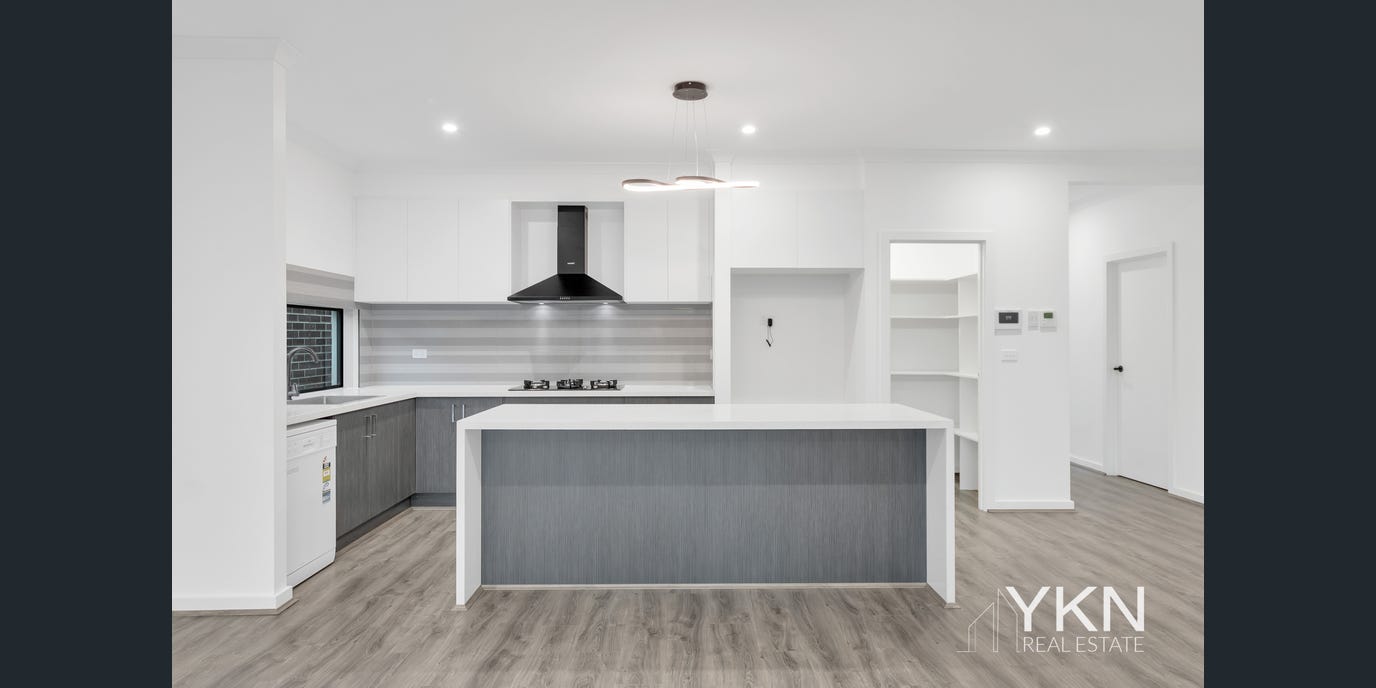 30 Antonio Drive, Melton South VIC 3338-12