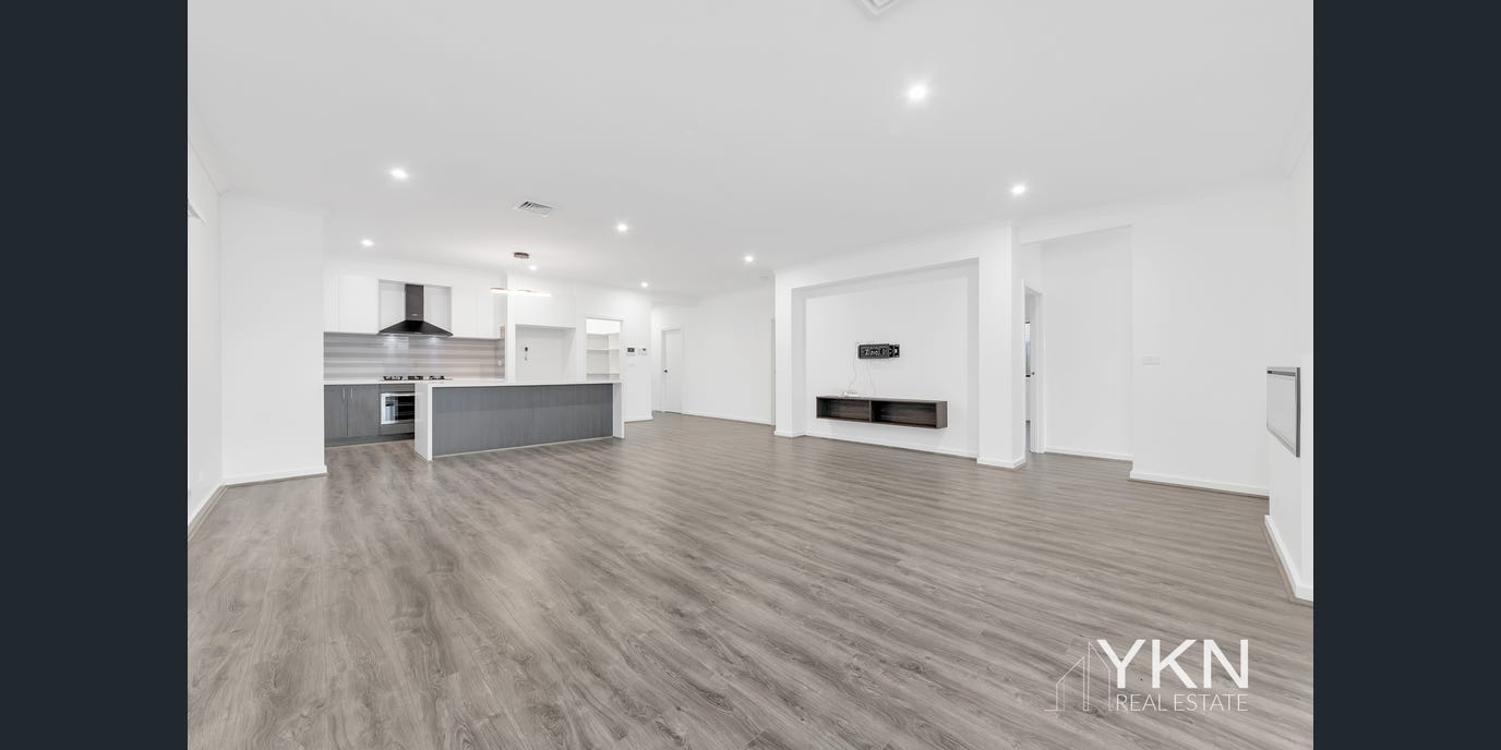 30 Antonio Drive, Melton South VIC 3338-13