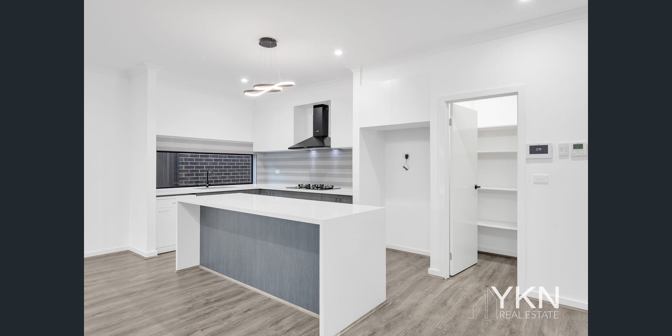 30 Antonio Drive, Melton South VIC 3338-14