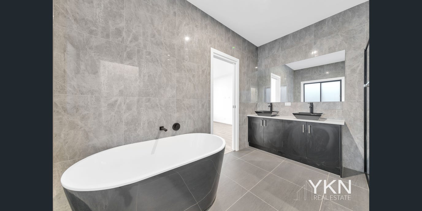 30 Antonio Drive, Melton South VIC 3338-3