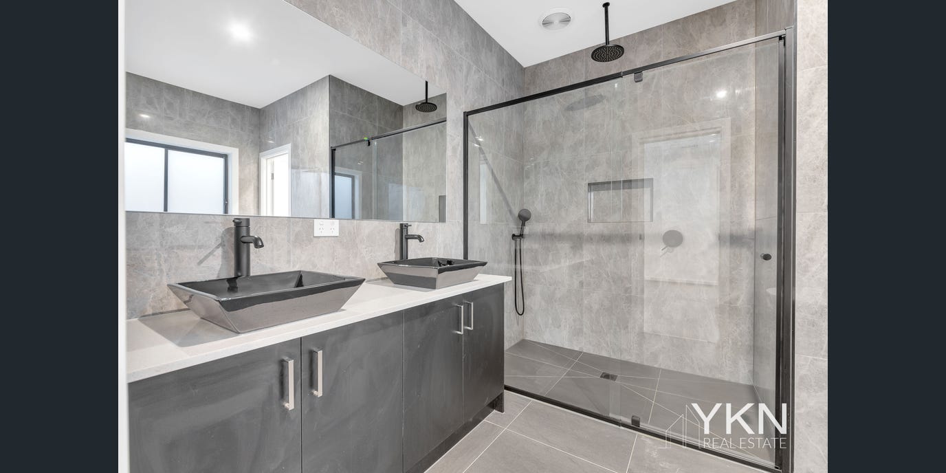 30 Antonio Drive, Melton South VIC 3338-5