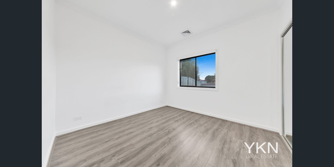 30 Antonio Drive, Melton South VIC 3338-8