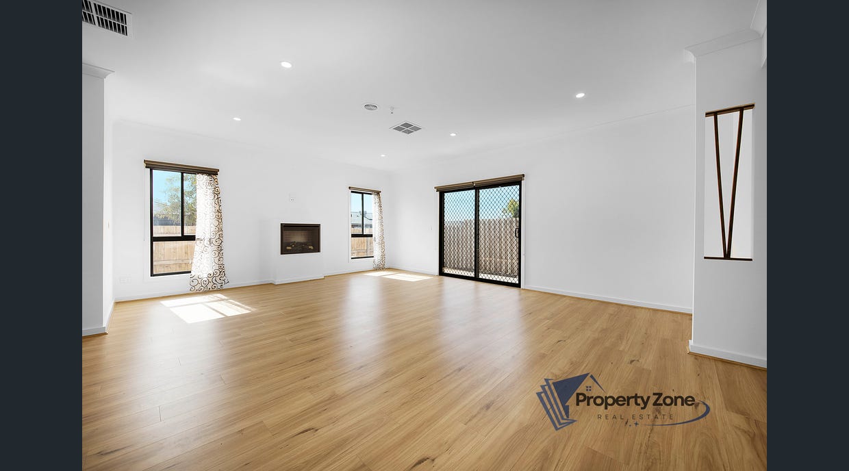 34 Wicklow Drive, Melton South VIC 3338-10