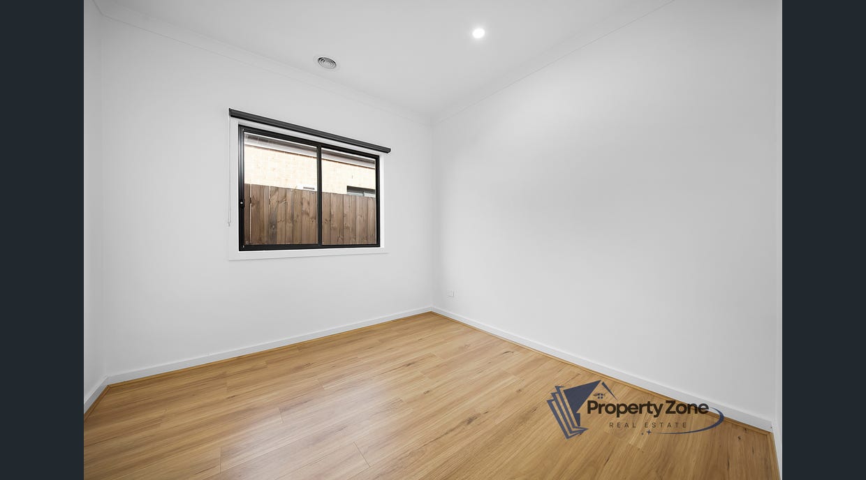 34 Wicklow Drive, Melton South VIC 3338-13