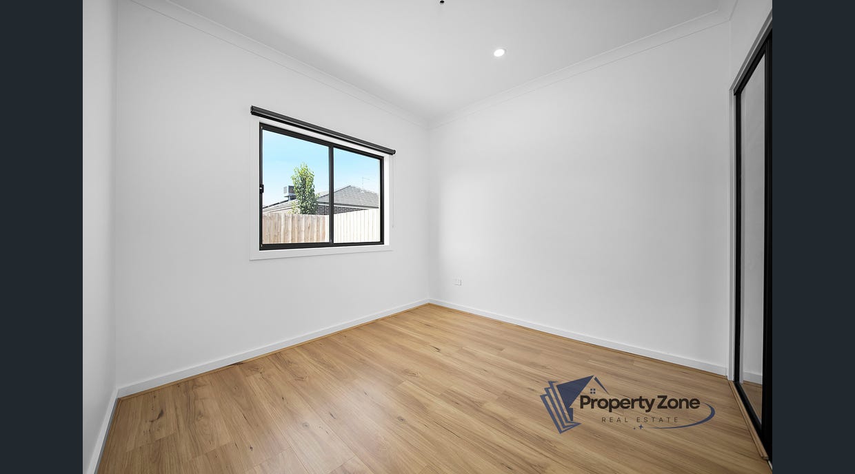 34 Wicklow Drive, Melton South VIC 3338-14