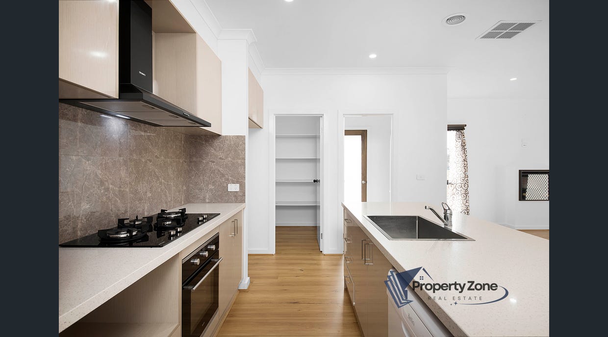 34 Wicklow Drive, Melton South VIC 3338-16