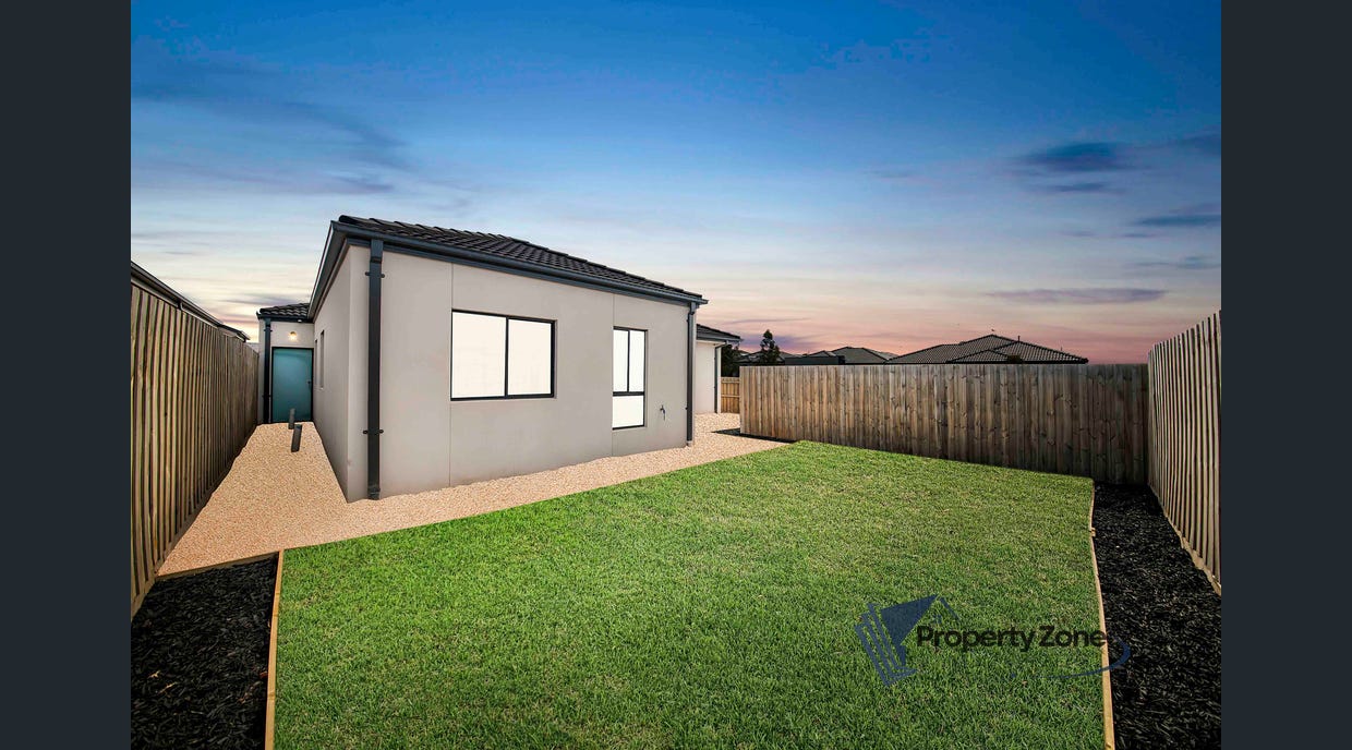 34 Wicklow Drive, Melton South VIC 3338-6
