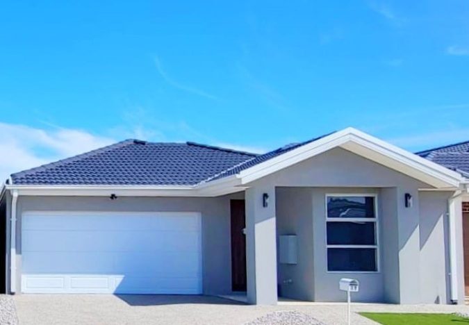 17-kutjera-street-manor-lakes-vic-3024